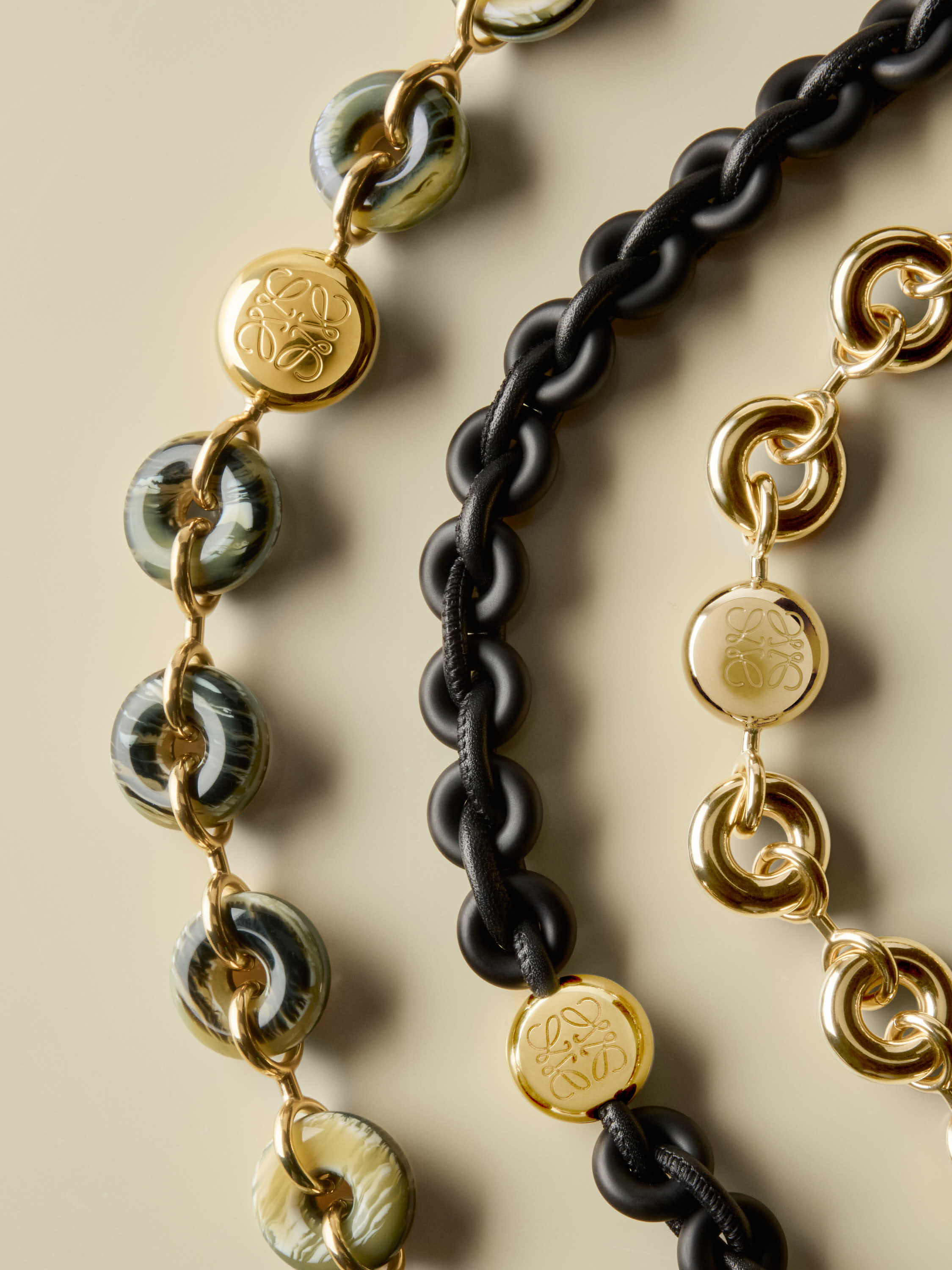 高級名入れバッグのギフトアイデア｜LOEWE - LOEWE